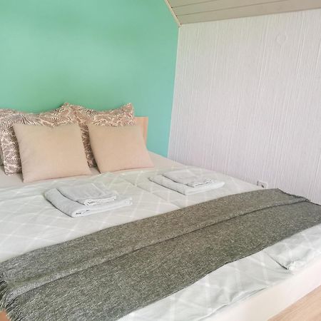 Deerwood Villa-Modern Cozy Apartment With Castle View Bled Extérieur photo