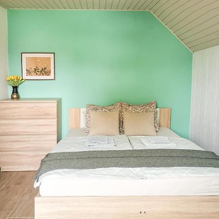 Deerwood Villa-Modern Cozy Apartment With Castle View Bled Extérieur photo