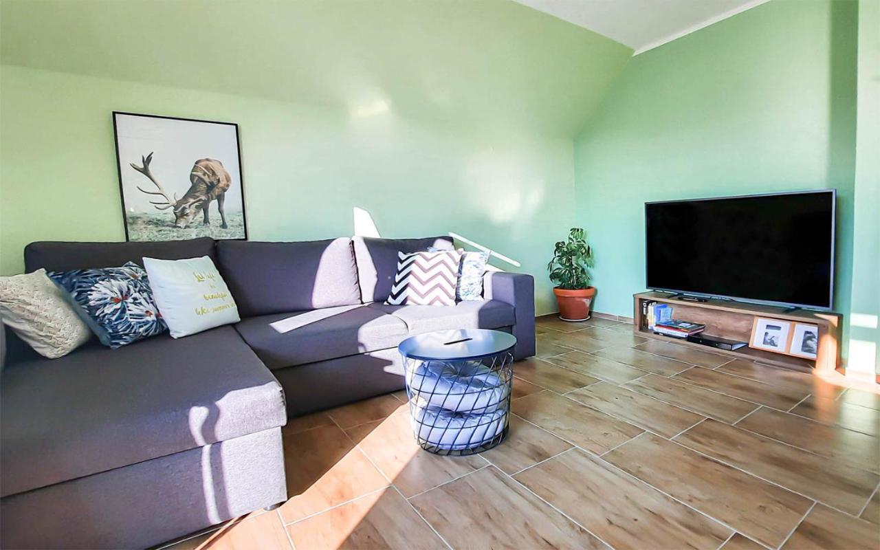 Deerwood Villa-Modern Cozy Apartment With Castle View Bled Extérieur photo