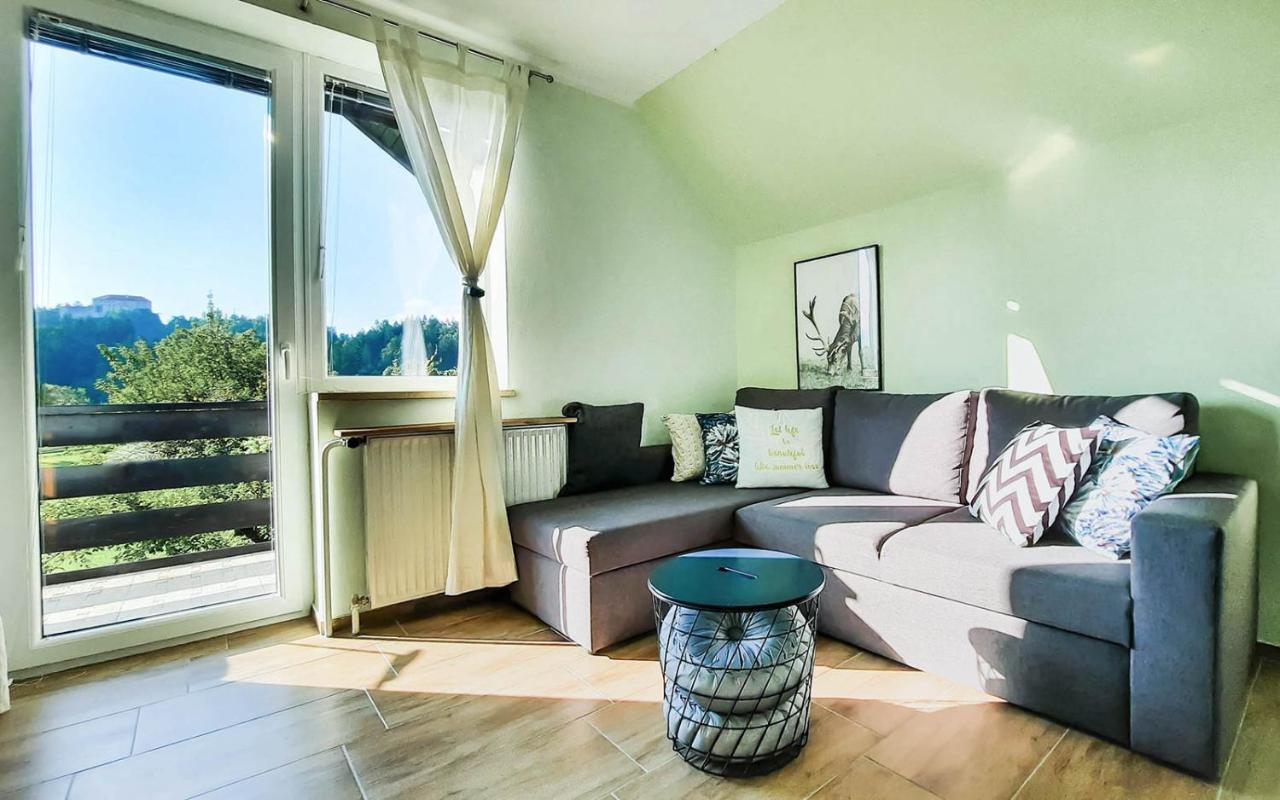 Deerwood Villa-Modern Cozy Apartment With Castle View Bled Extérieur photo