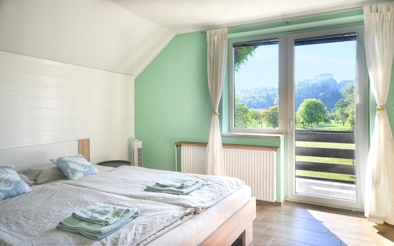 Deerwood Villa-Modern Cozy Apartment With Castle View Bled Extérieur photo