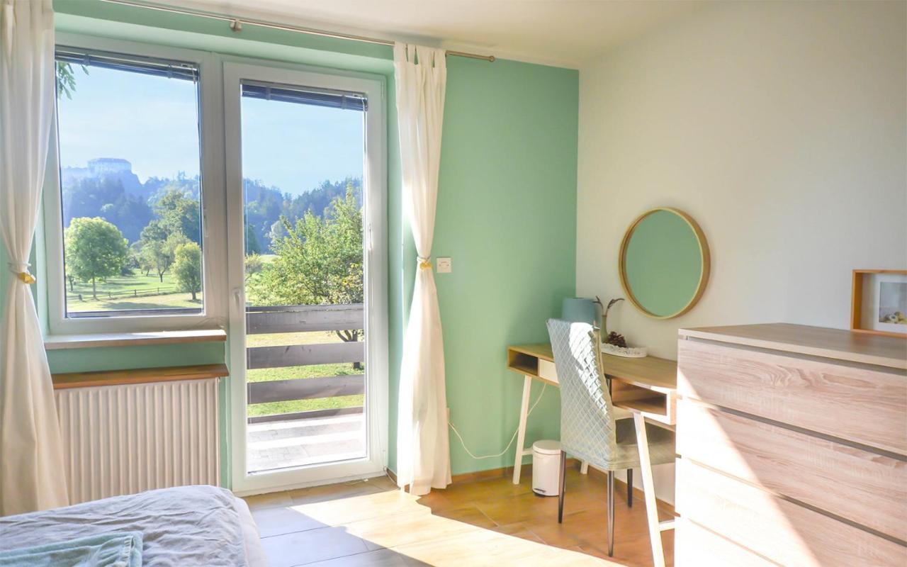 Deerwood Villa-Modern Cozy Apartment With Castle View Bled Extérieur photo