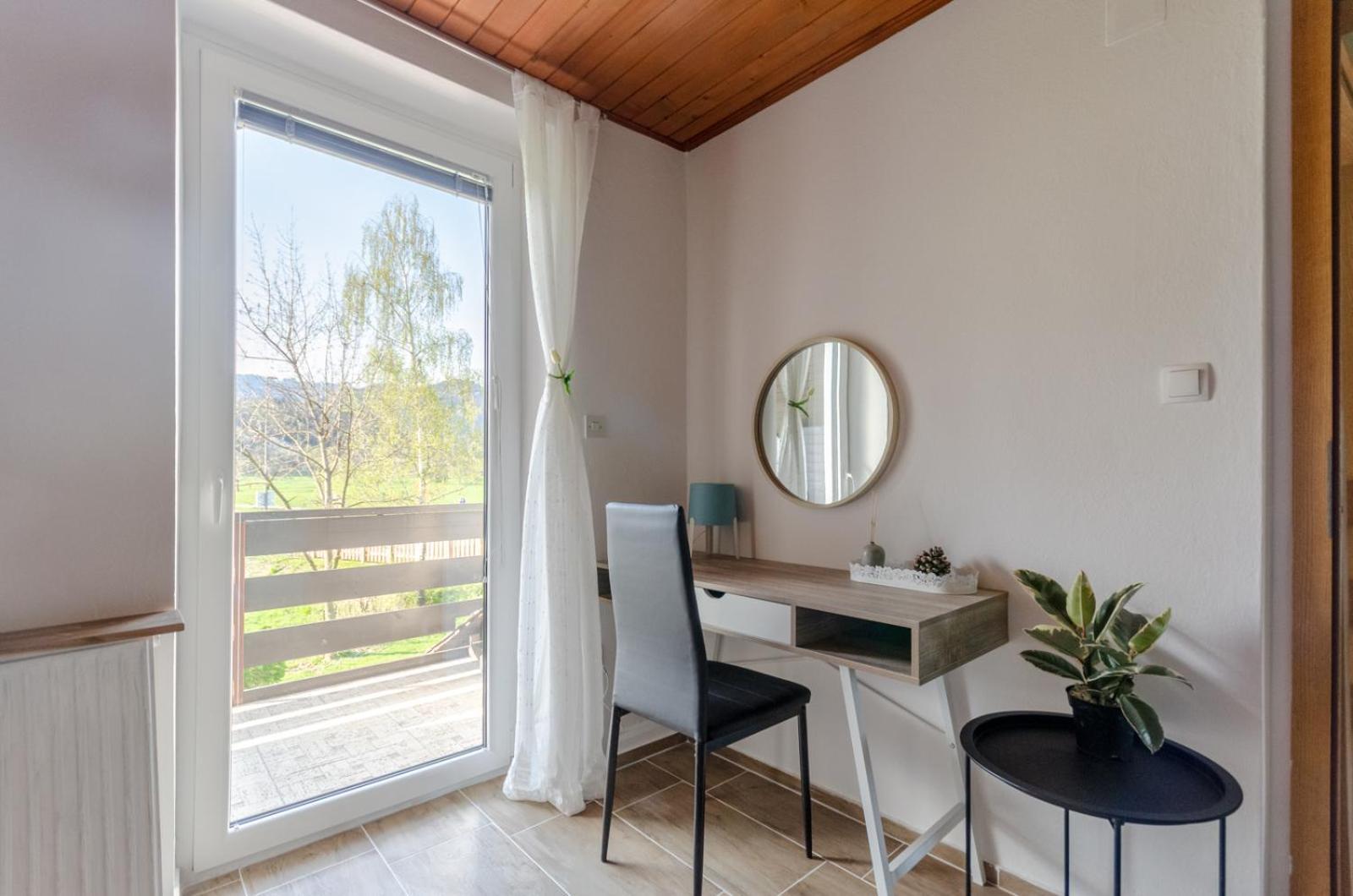 Deerwood Villa-Modern Cozy Apartment With Castle View Bled Extérieur photo