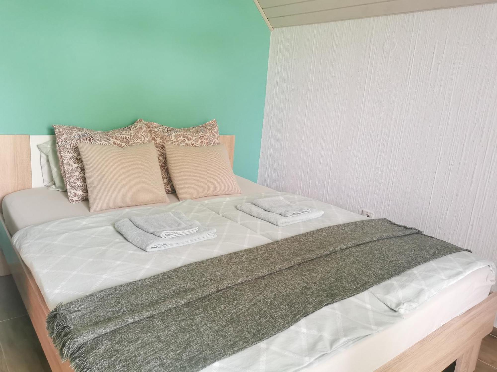 Deerwood Villa-Modern Cozy Apartment With Castle View Bled Extérieur photo