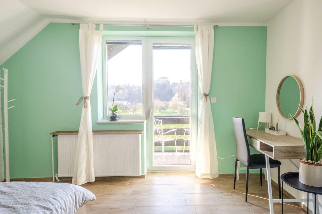 Deerwood Villa-Modern Cozy Apartment With Castle View Bled Extérieur photo