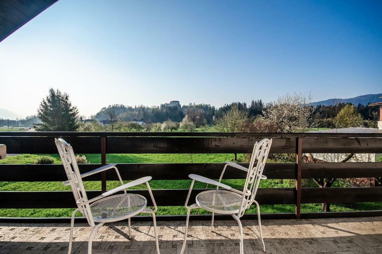 Deerwood Villa-Modern Cozy Apartment With Castle View Bled Extérieur photo